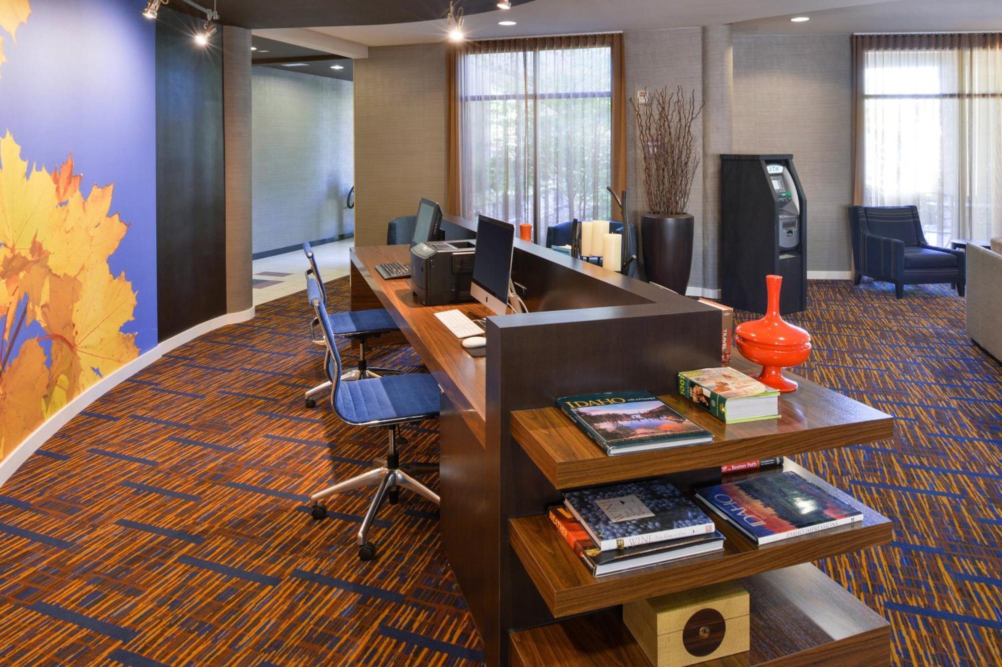 Courtyard By Marriott West/meridian 3*