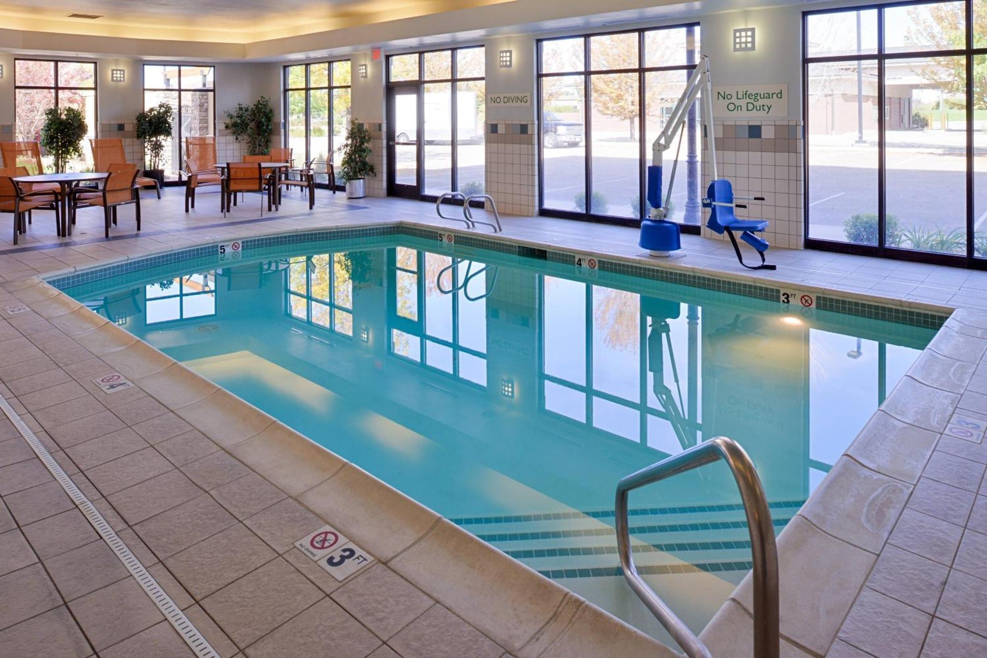 Courtyard By Marriott West/meridian