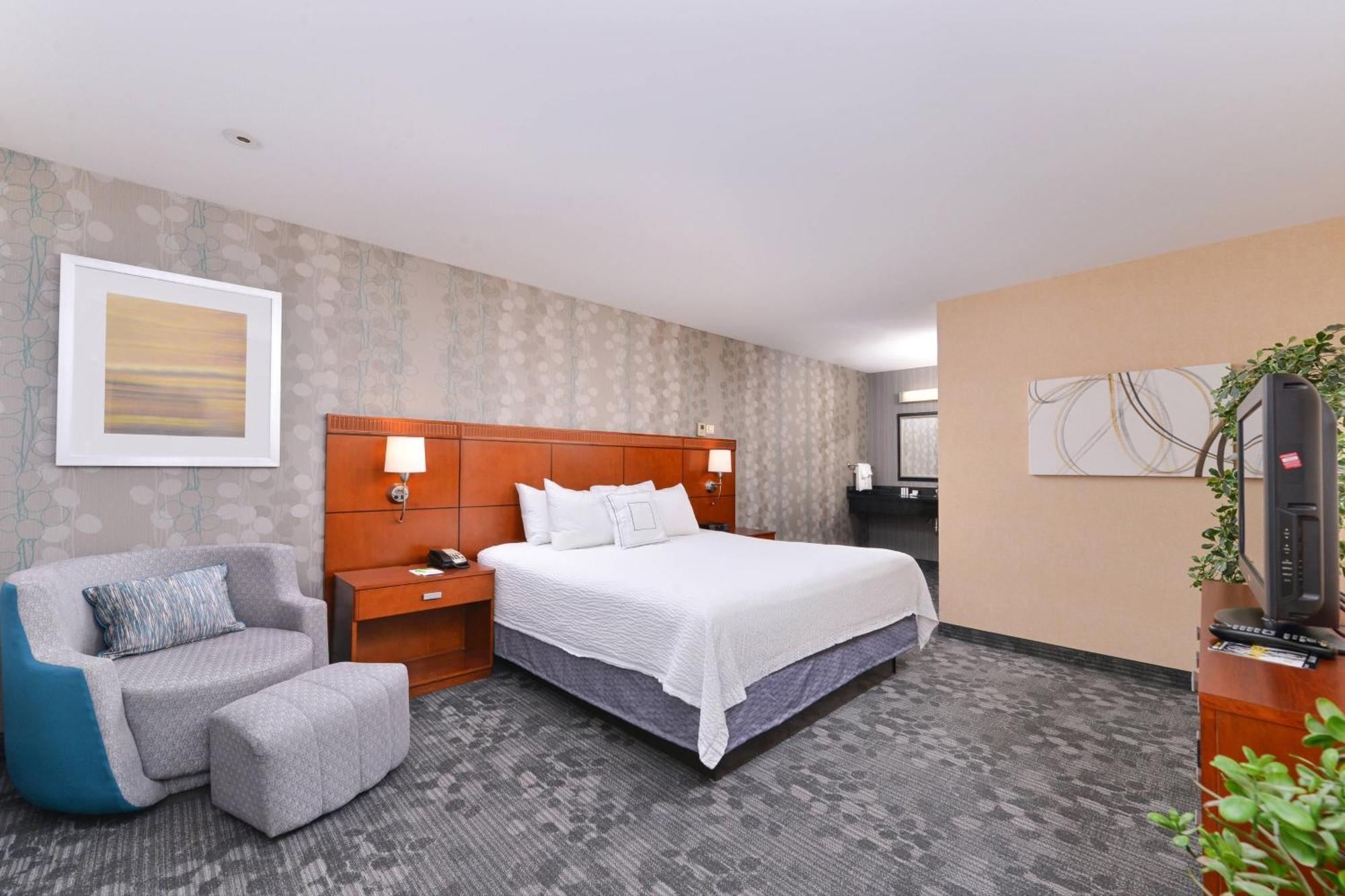 Courtyard By Marriott West/meridian Hotel