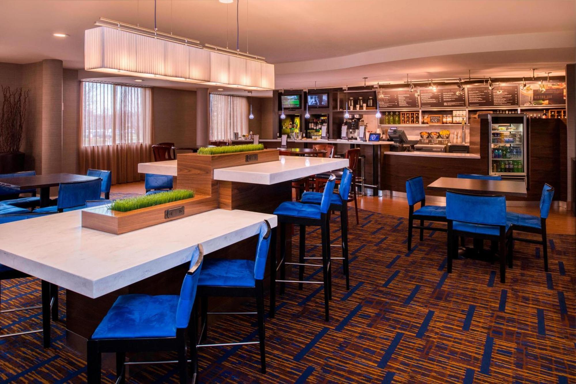 Courtyard By Marriott West/meridian 3*