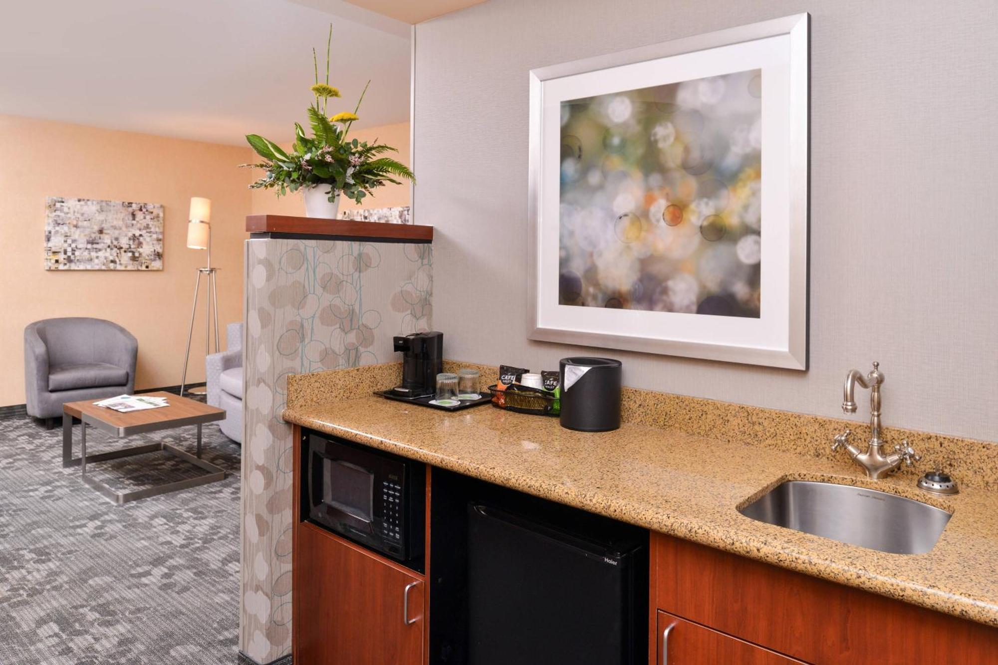 Courtyard By Marriott West/meridian