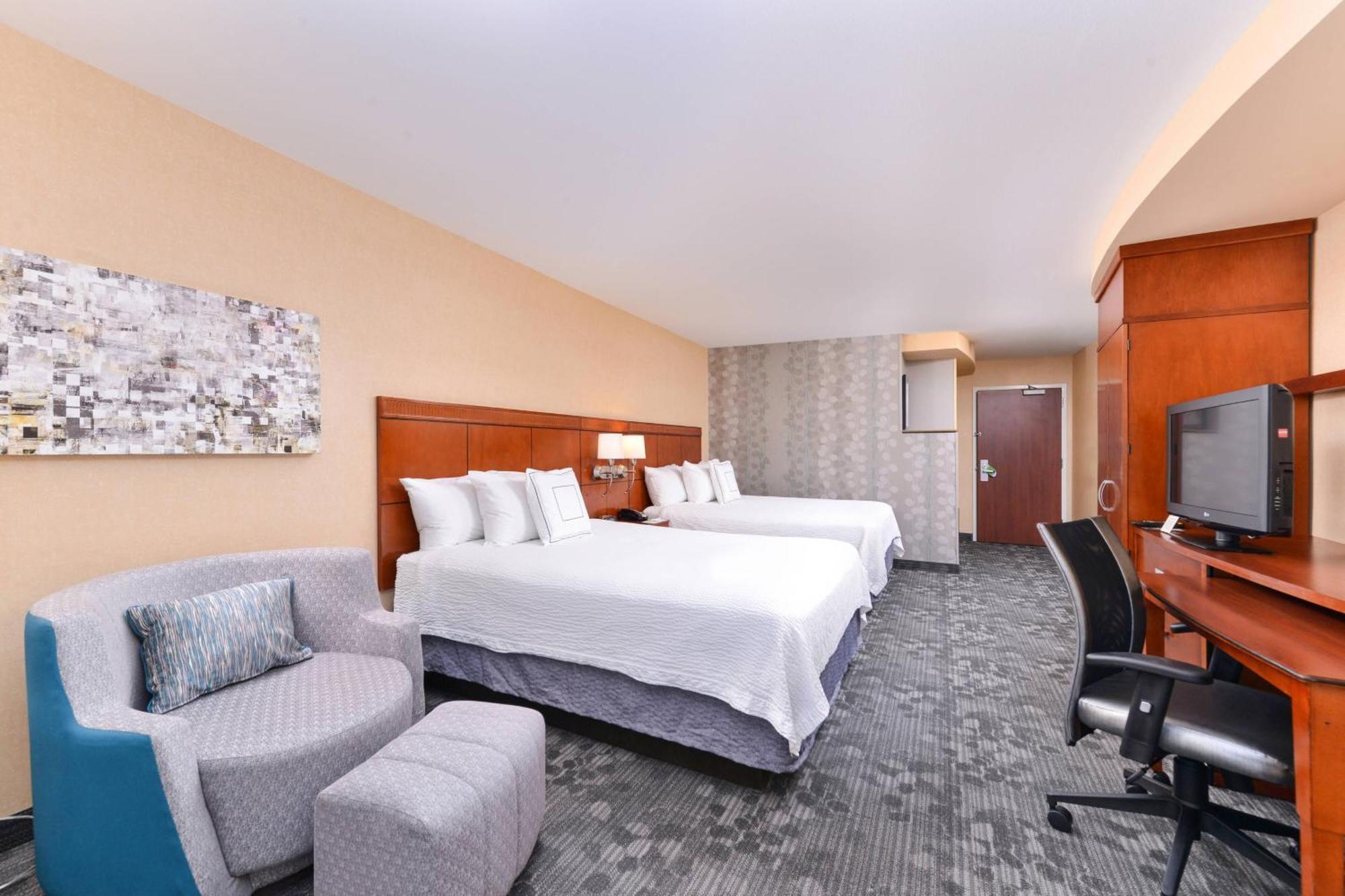 Hotel Courtyard By Marriott West/meridian