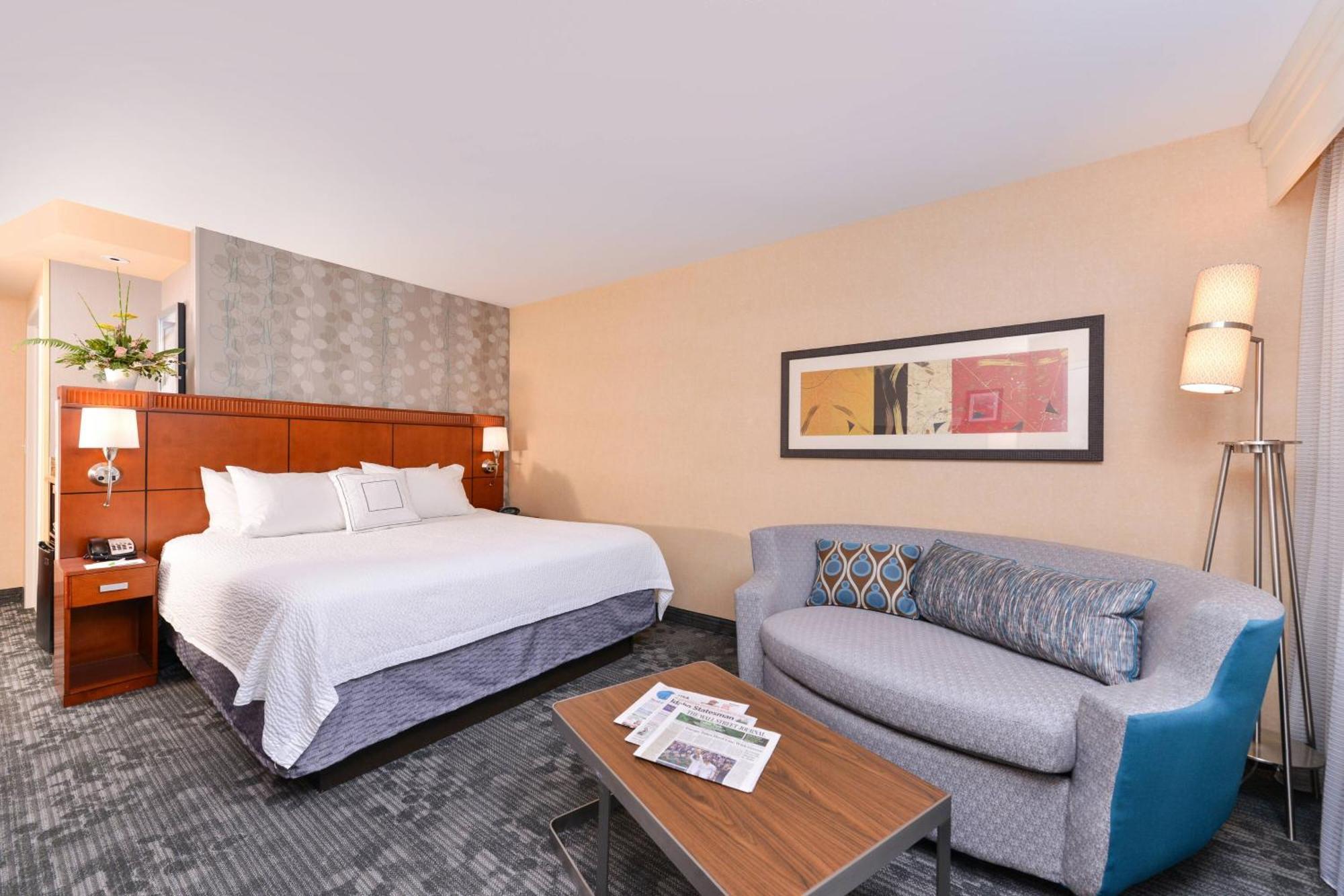 Hotel Courtyard By Marriott West/meridian 3*