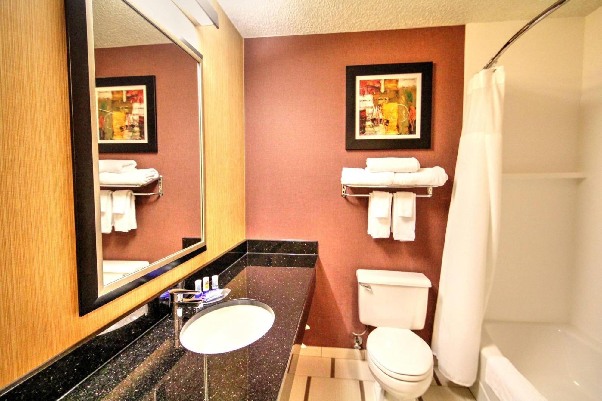 Hotel Fairfield Airport