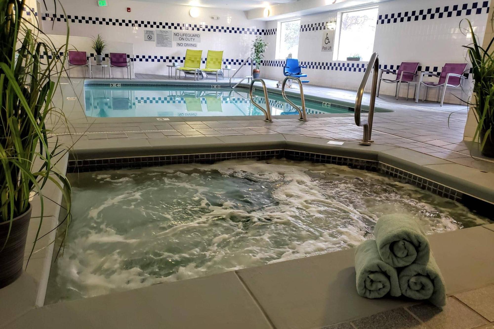 Fairfield Airport Hotel 3*