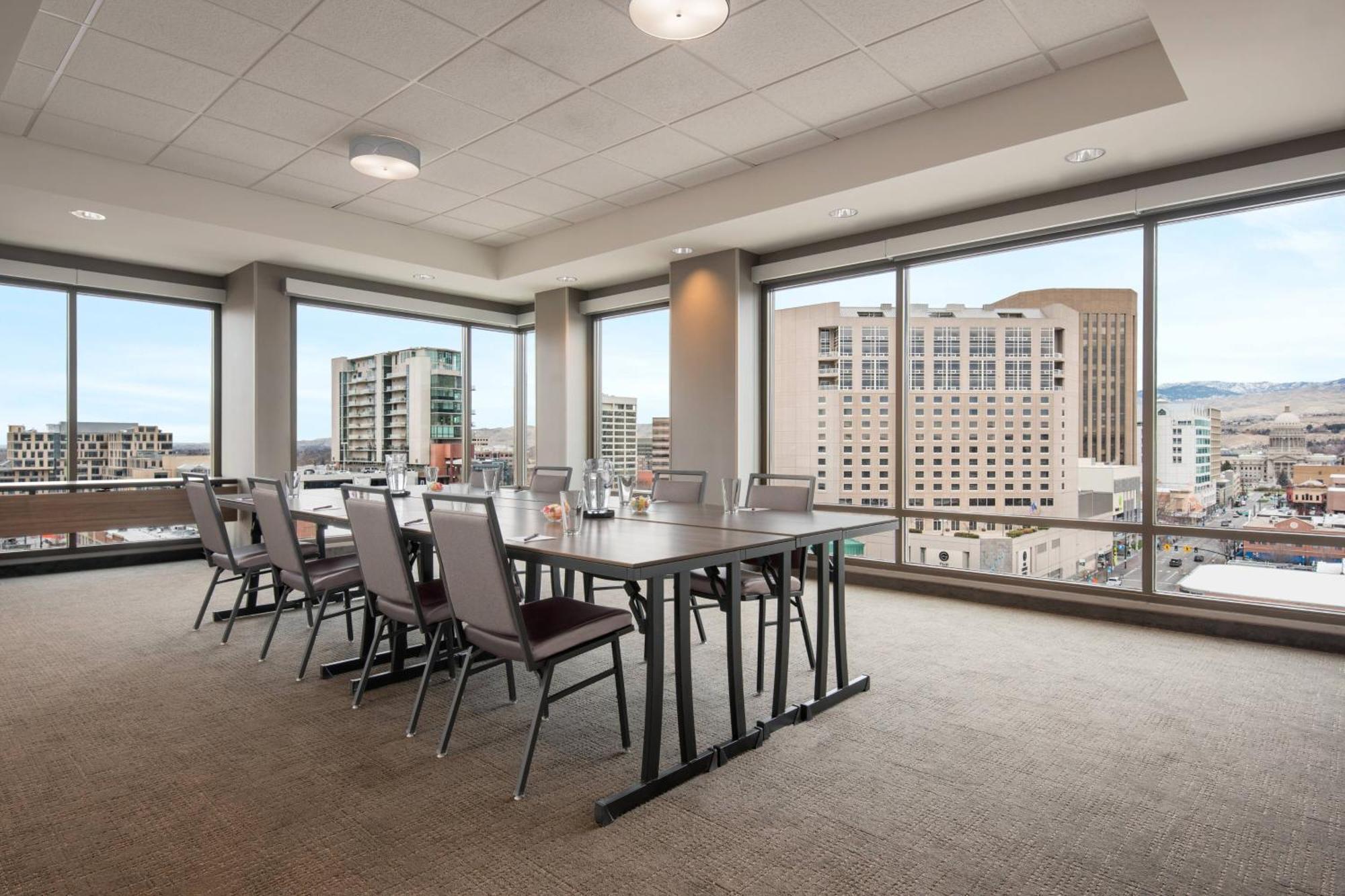 Hotel By Marriott Downtown Center 3*