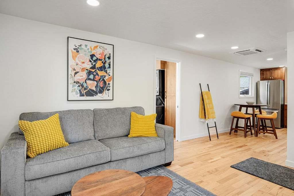 Charming Historical In Downtown Holiday home *