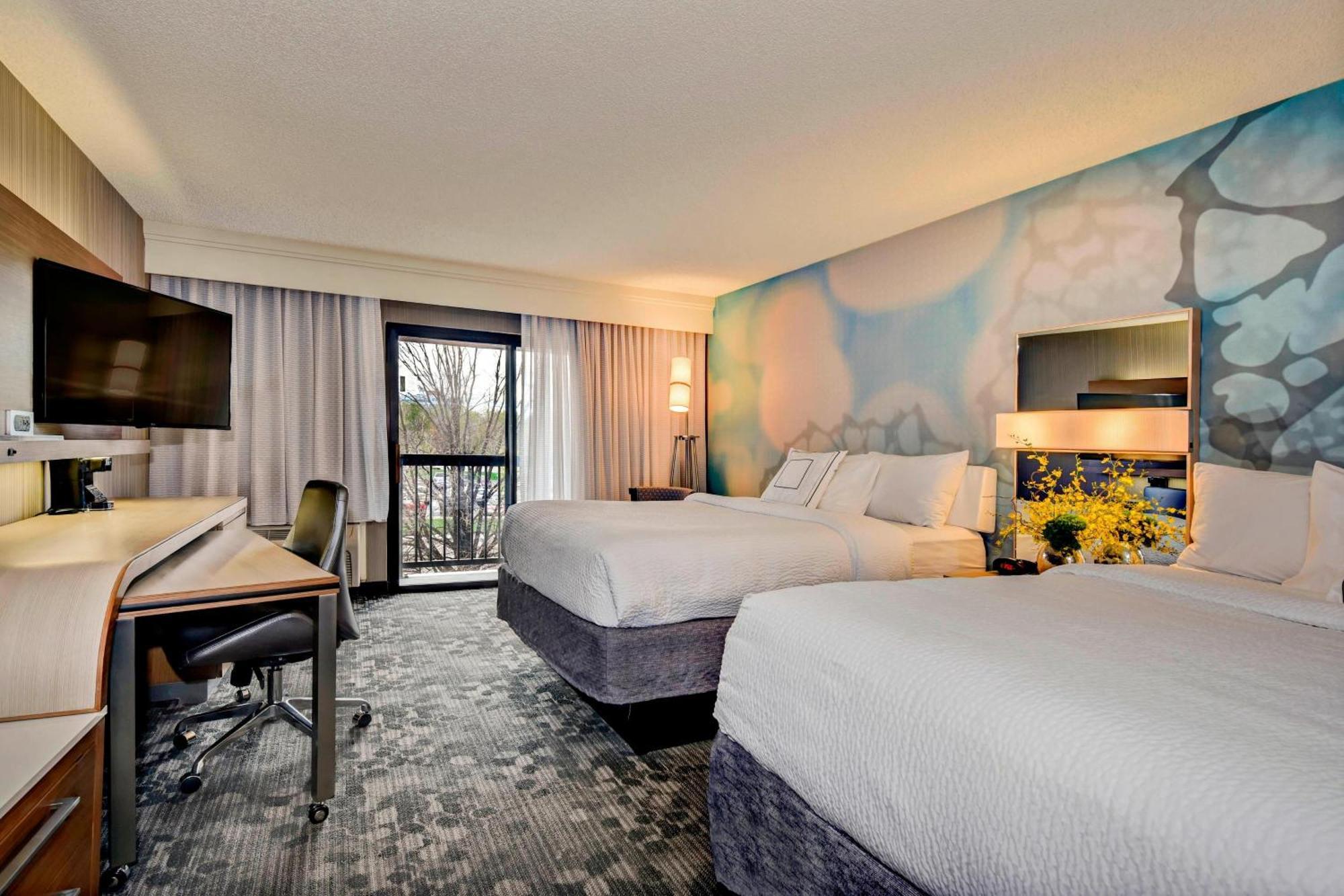 Courtyard Downtown Hotel
