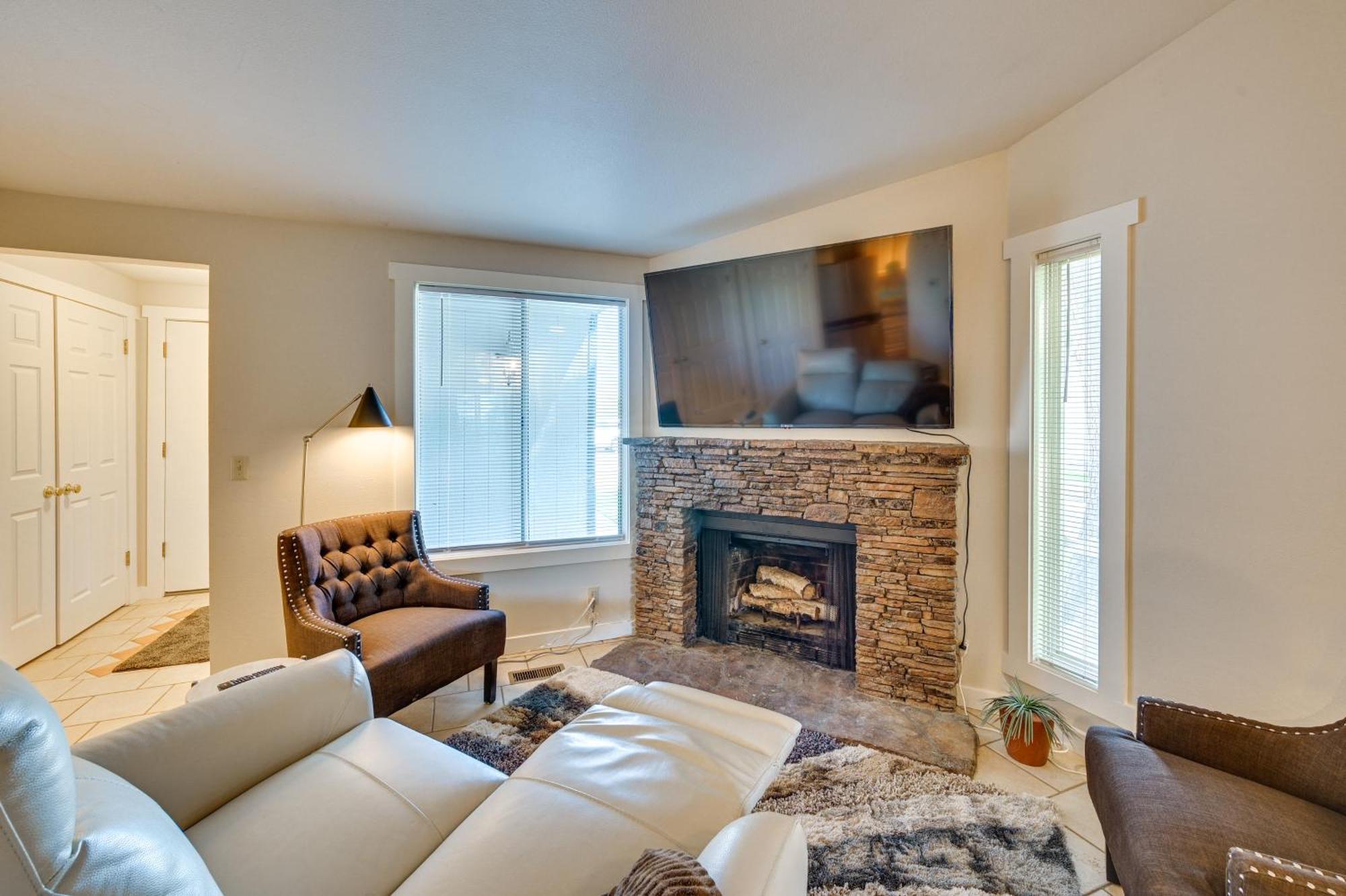 Private Couples Retreat Wfh Friendly! Apartment