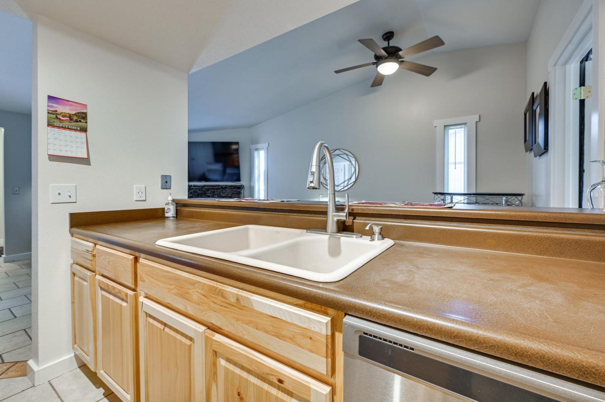 Private Couples Retreat Wfh Friendly! Apartment