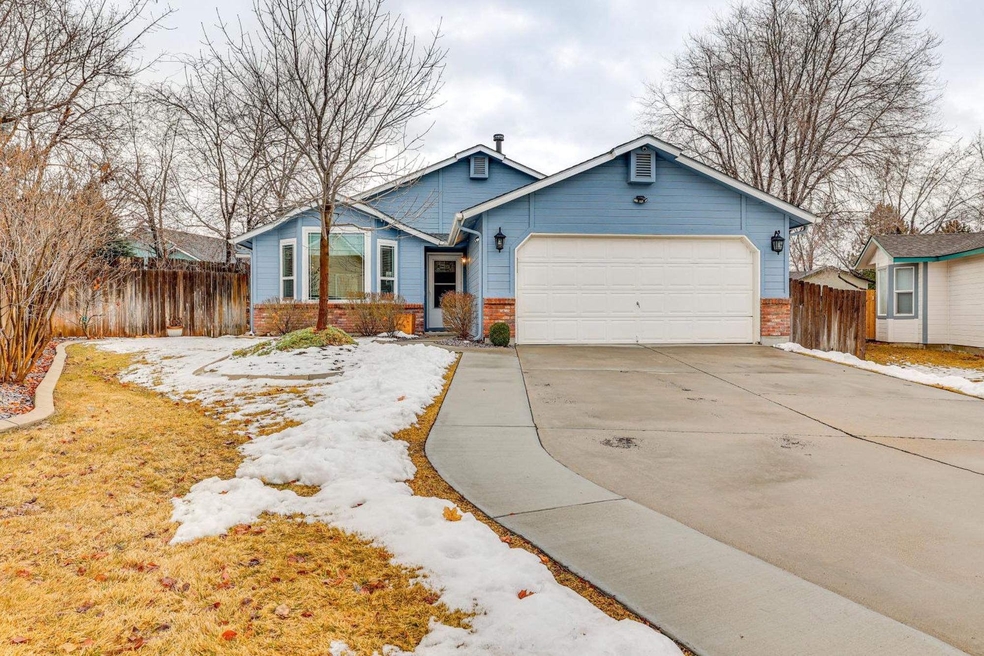 Private Hot Tub And Backyard Family Holiday home Boise