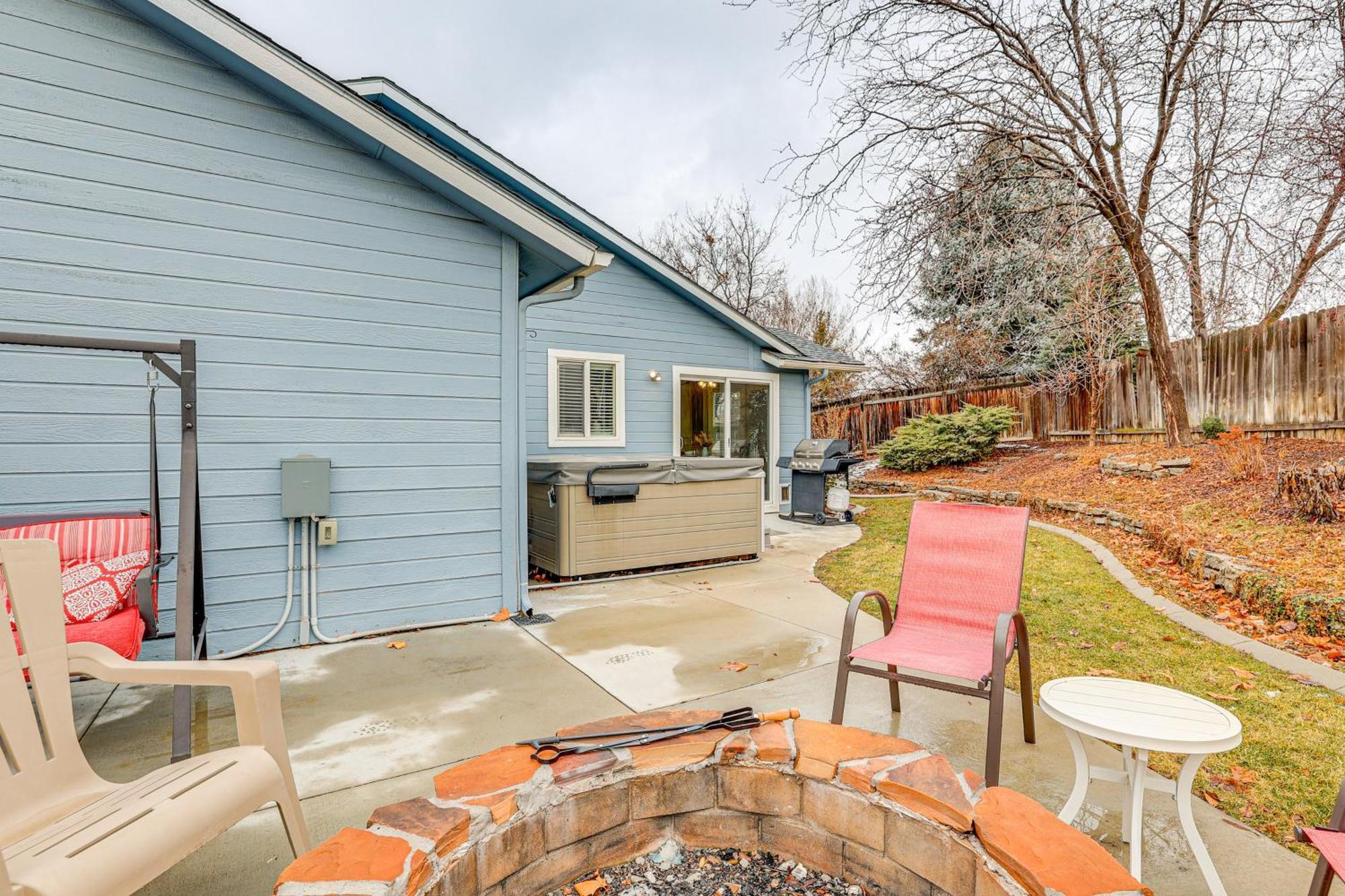 Private Hot Tub And Backyard Family Holiday home