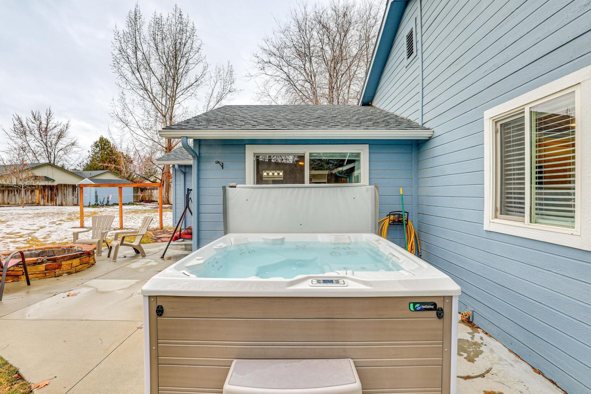 Private Hot Tub And Backyard Family * Boise