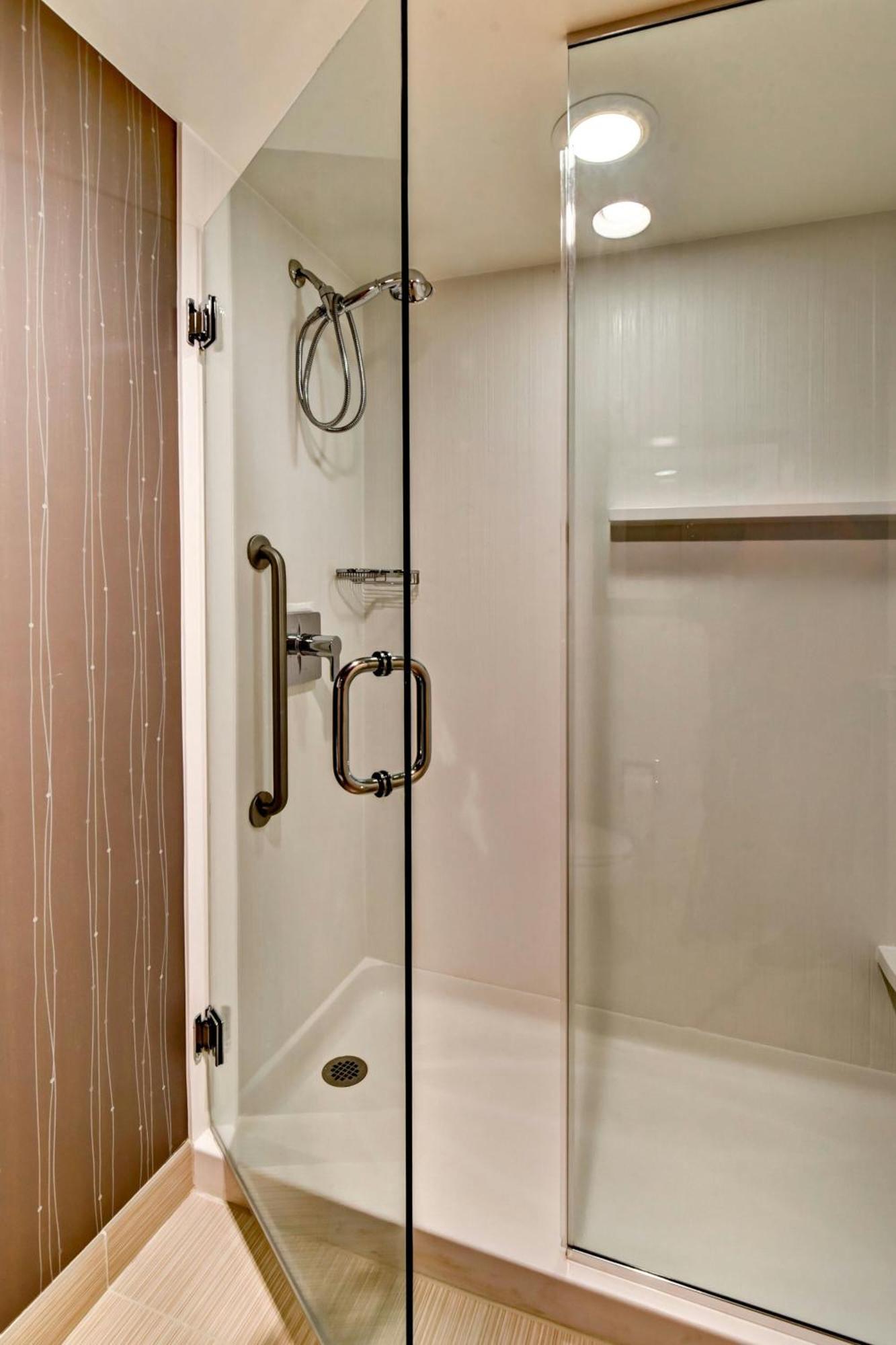 Courtyard Downtown Hotel 3*