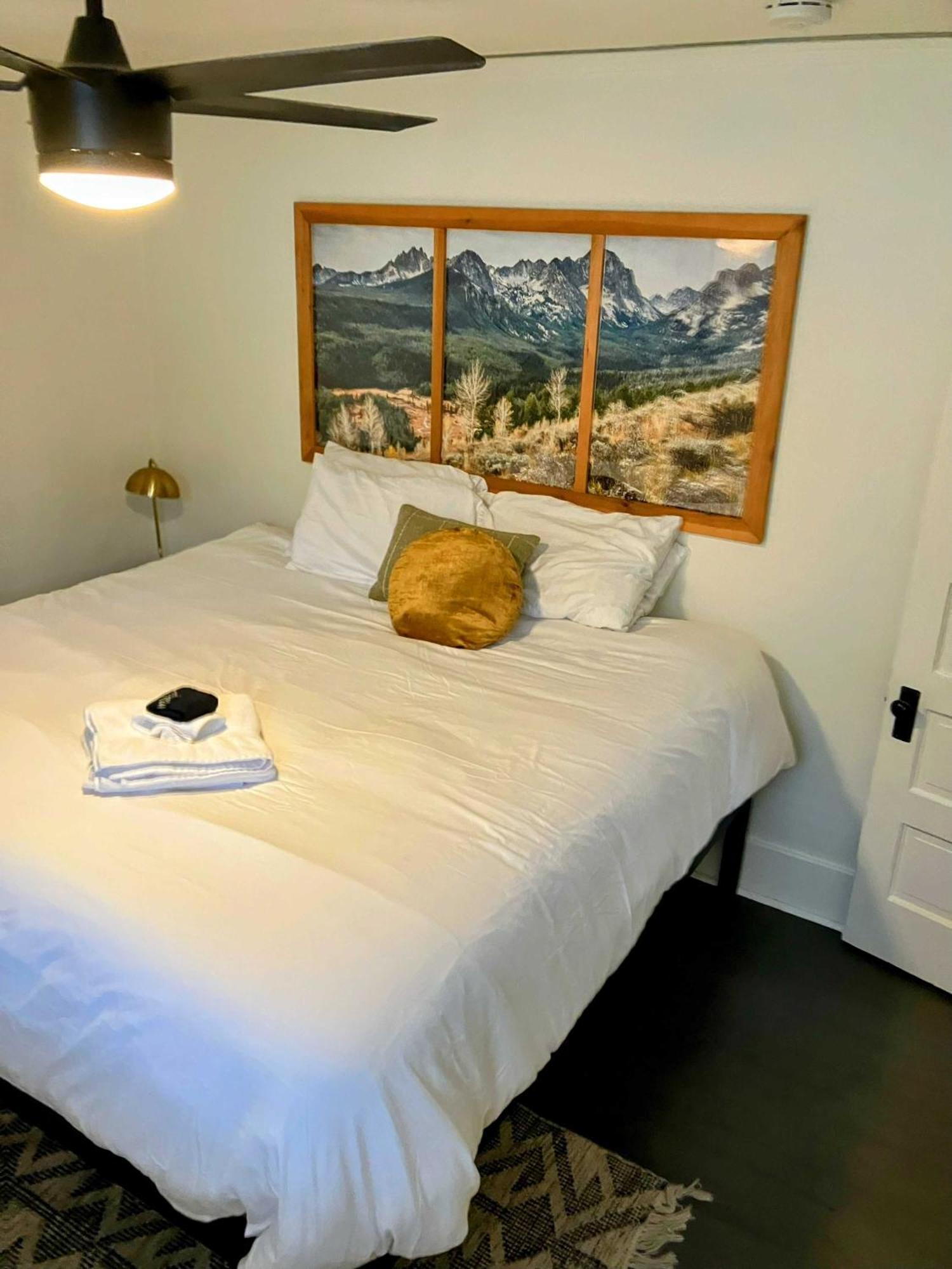 Its Back Historic Flat In Downtown Apartment