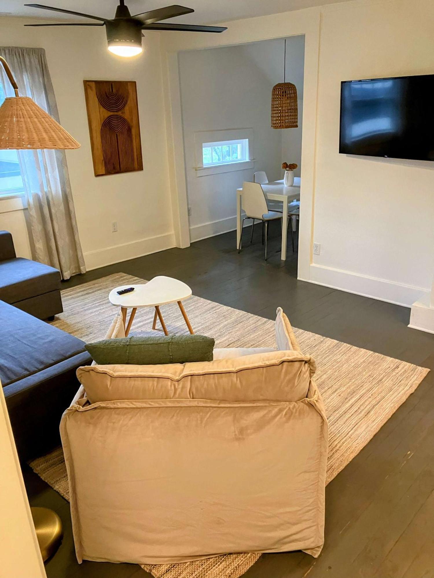 Its Back Historic Flat In Downtown *