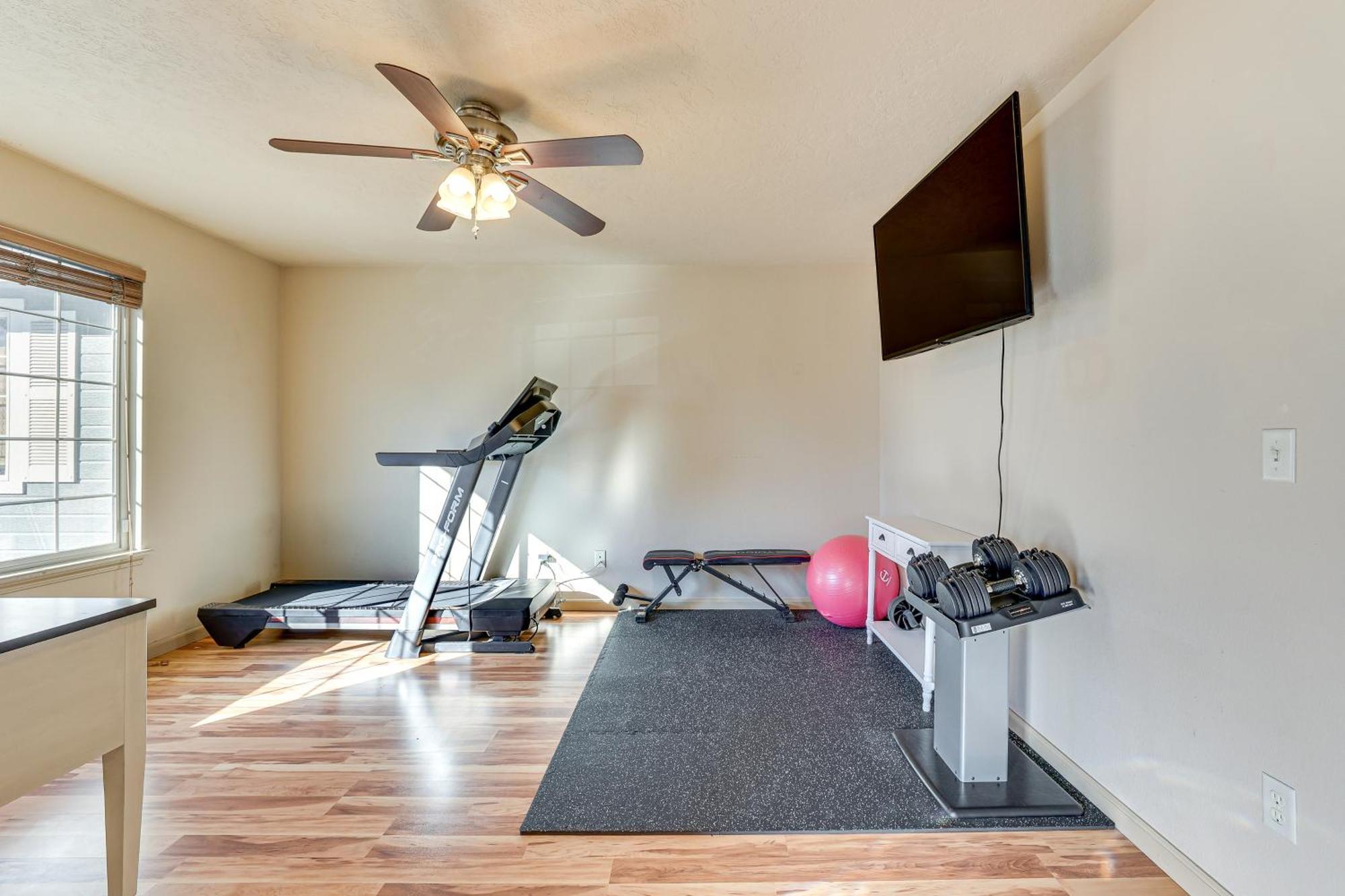 1 Mi To Towne Square With Patio! Holiday home Boise