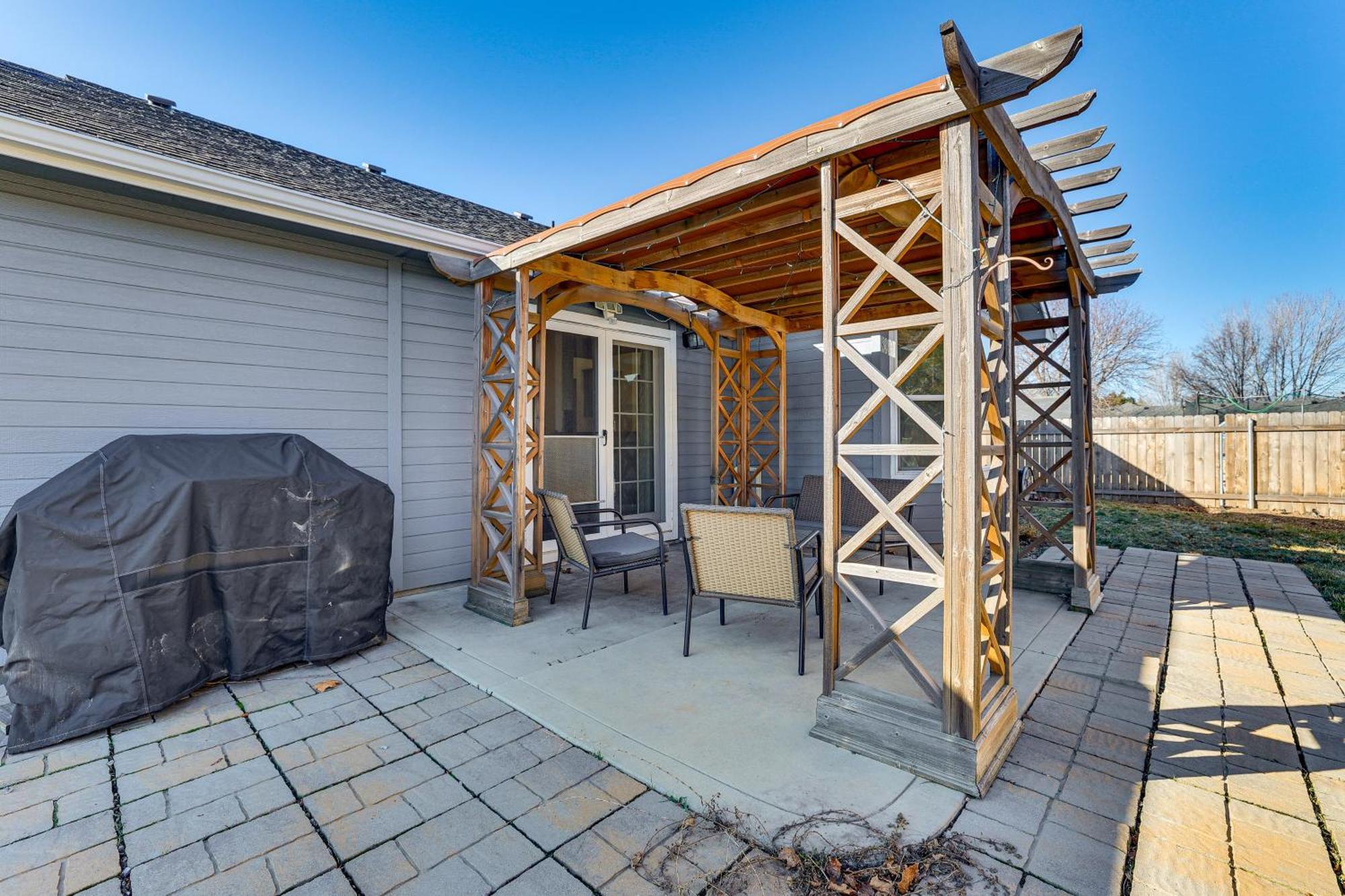 1 Mi To Towne Square With Patio! Boise