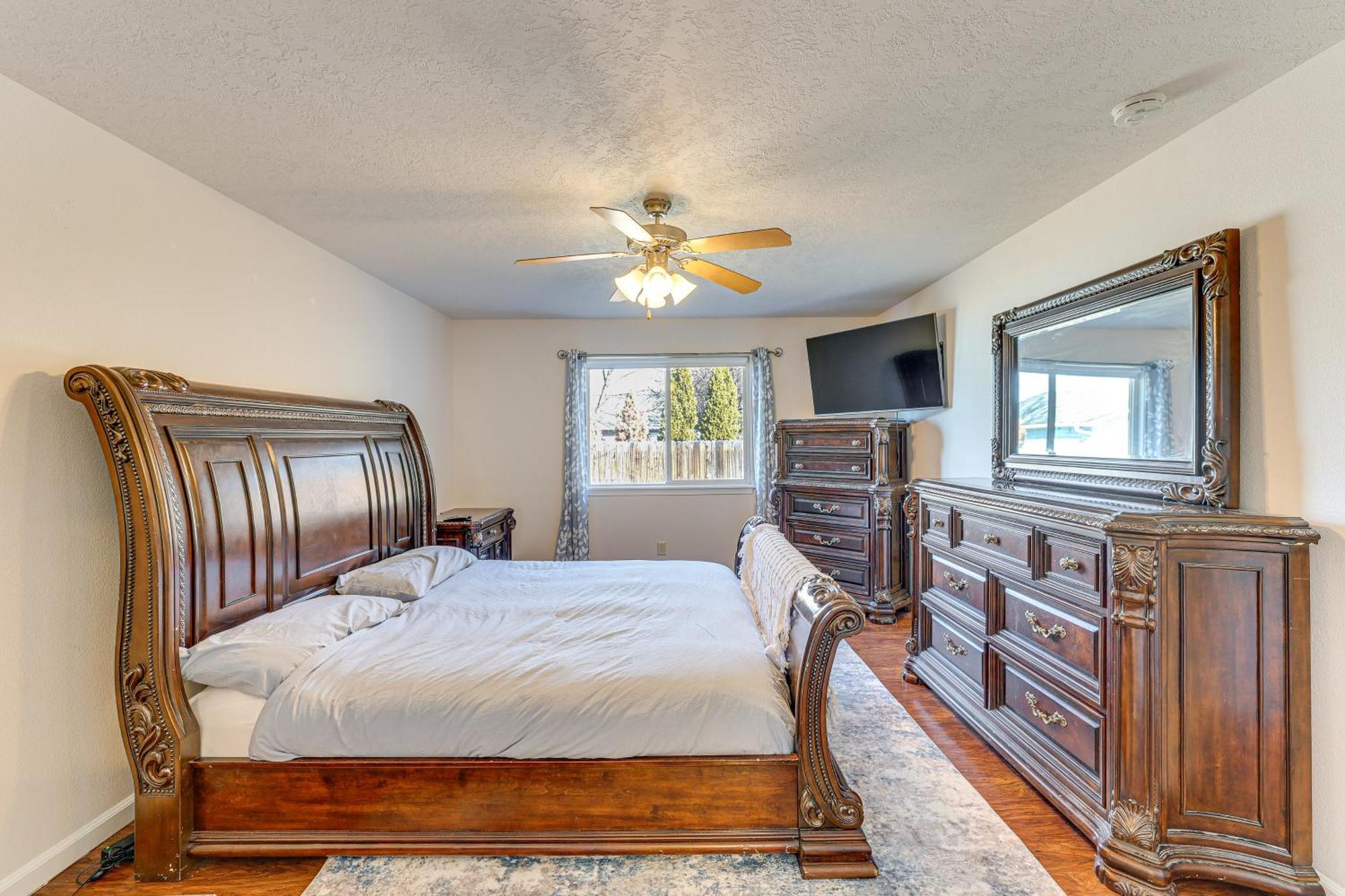 1 Mi To Towne Square With Patio! Holiday home *