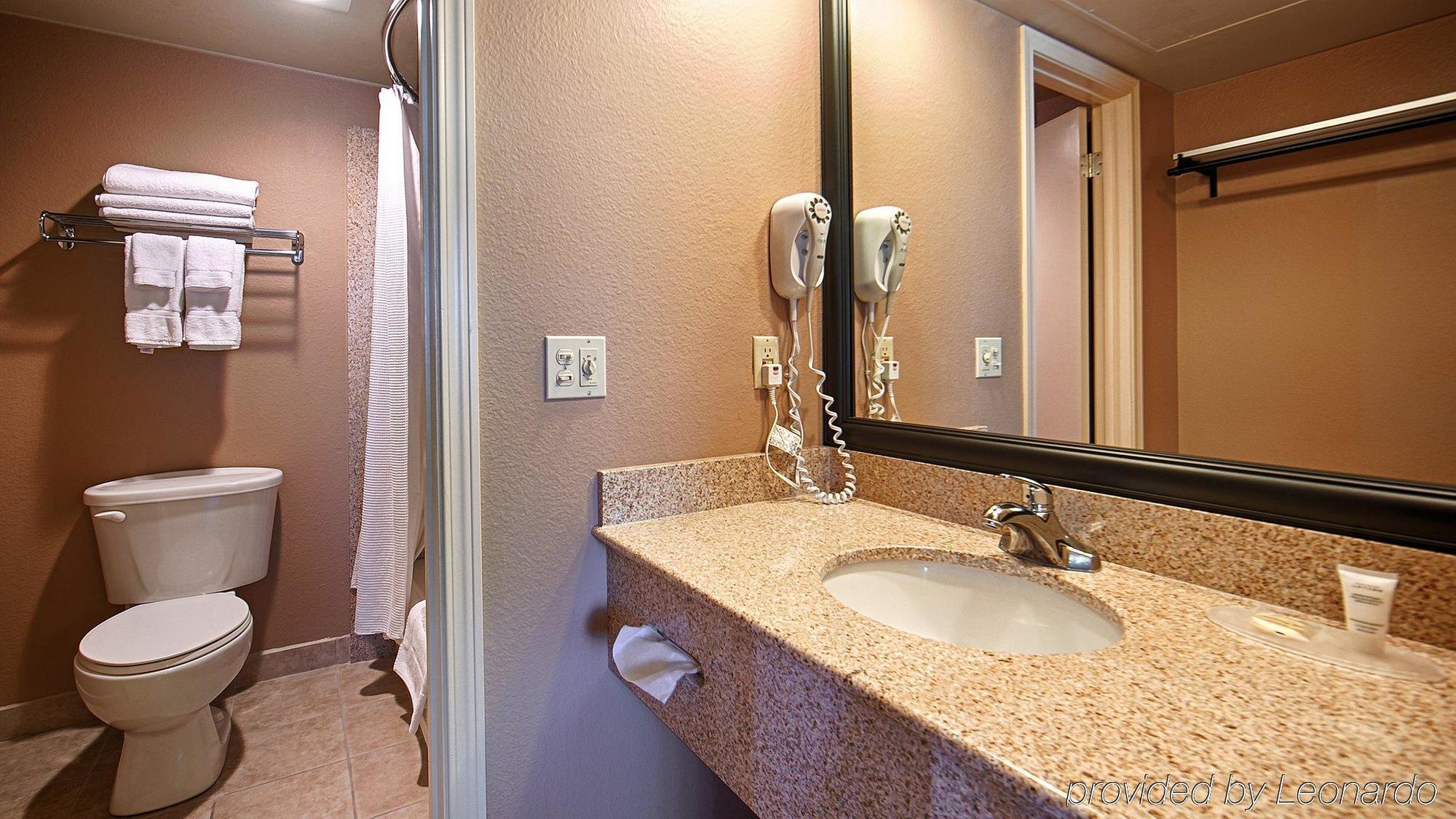 Western Vista At The Airport Hotel 3*