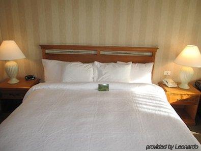 La Quinta By Wyndham Towne Square Hotel