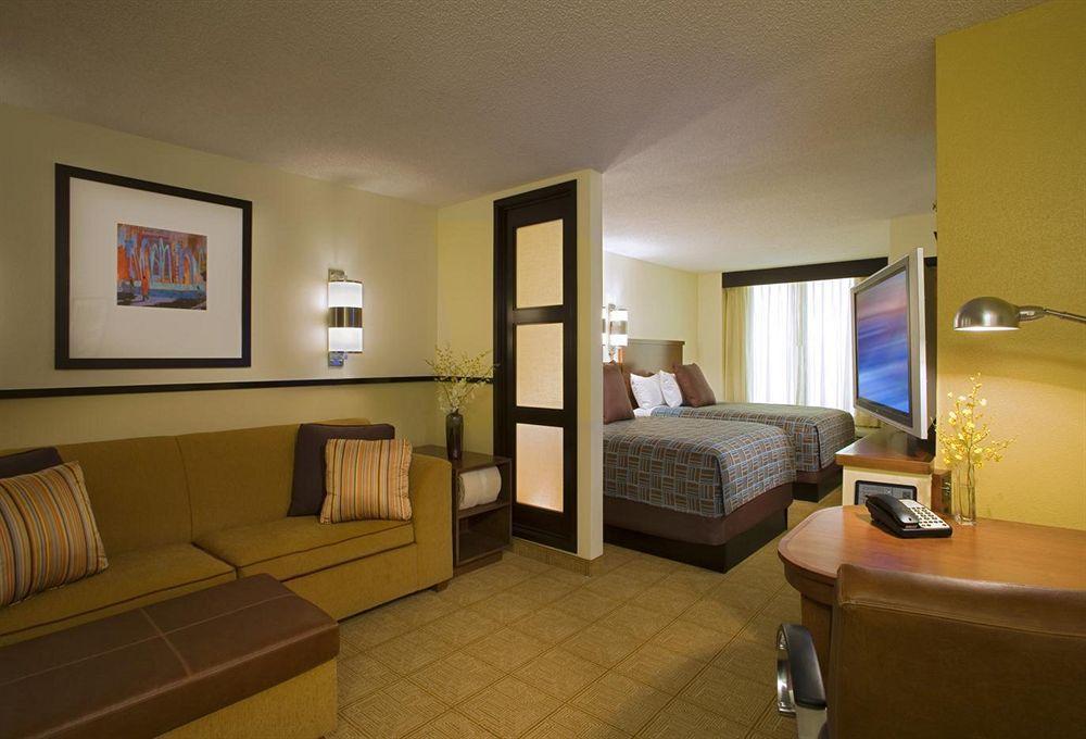 Hyatt Place Boise/towne Square 3*