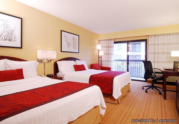 Courtyard Downtown 3*