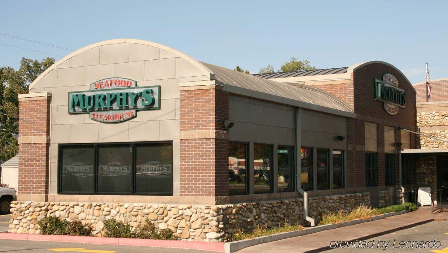 Hampton - Airport 3*