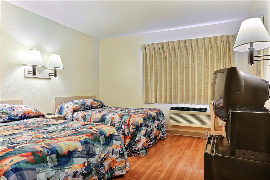 6 Hotel