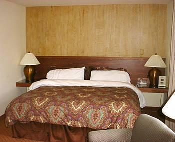 Harrison Plaza 3*