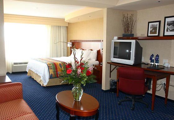 Hotel Courtyard By Marriott West/meridian