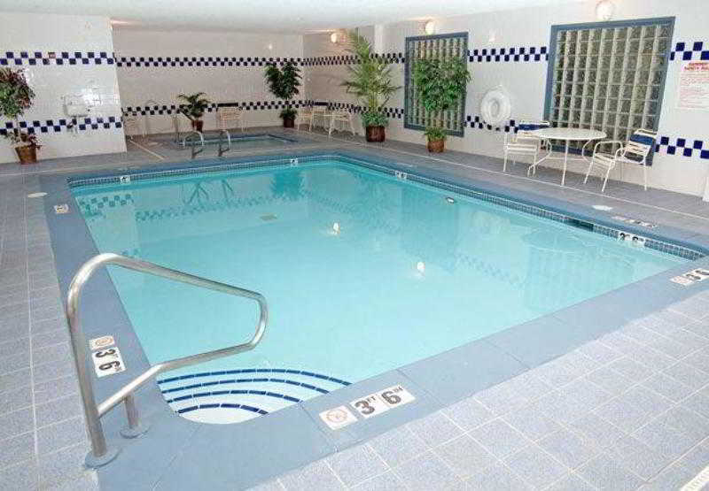 Fairfield Airport Hotel 3*