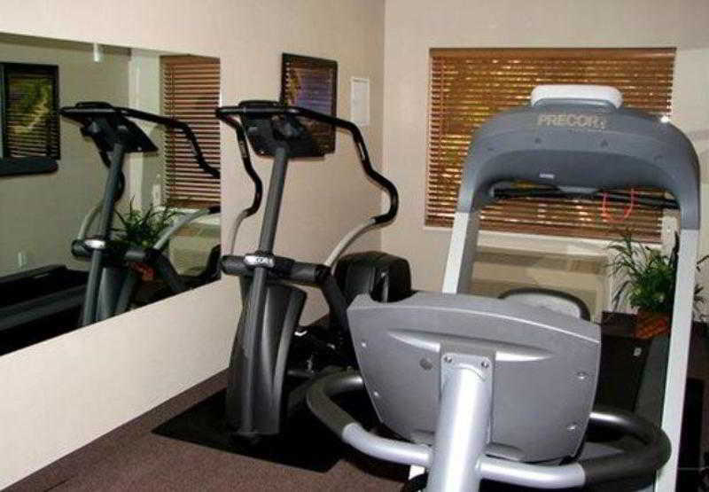 Fairfield Airport Hotel 3*