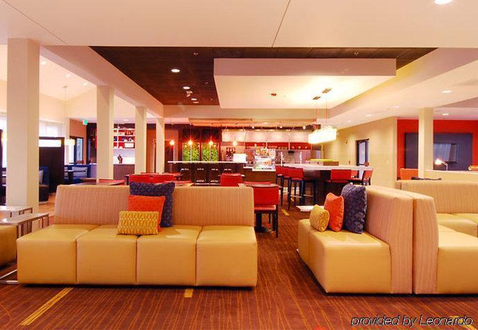 Courtyard Downtown Hotel
