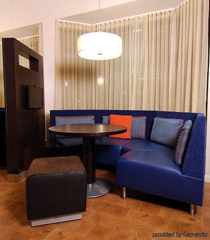 Courtyard Downtown Hotel 3*