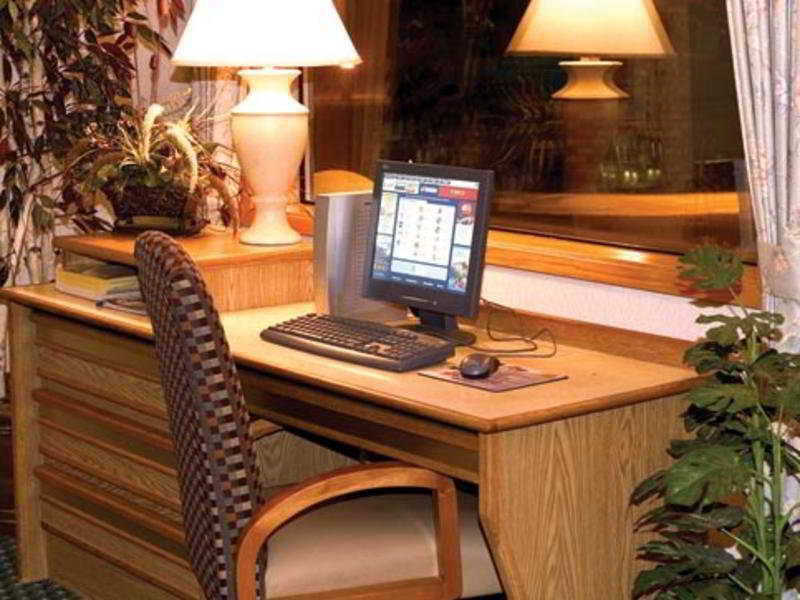28 Airport, Ascend Collection 3* Boise