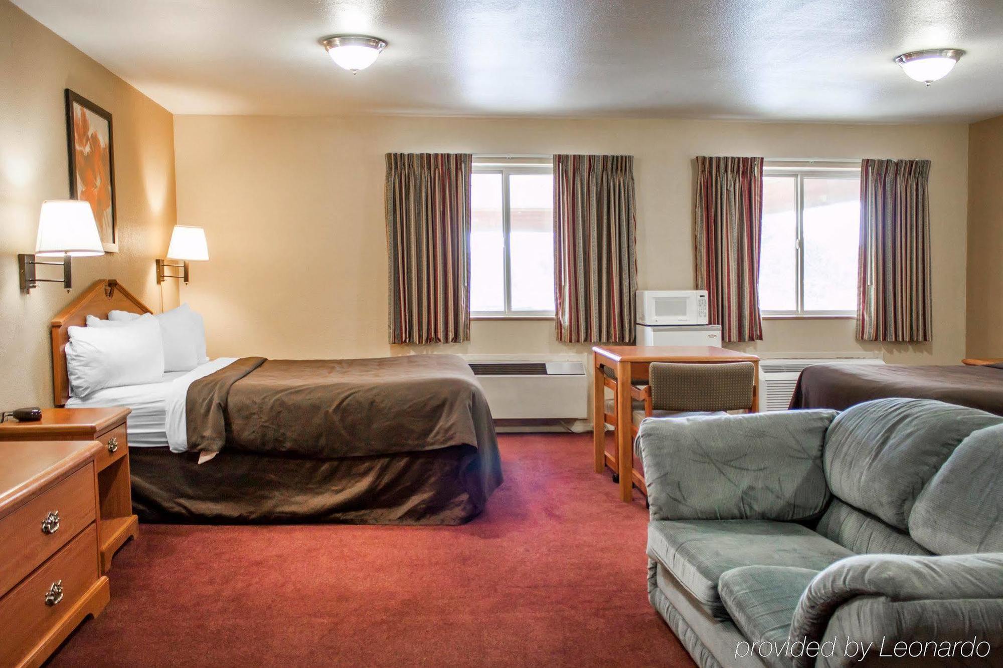 Quality Airport Inn 2*