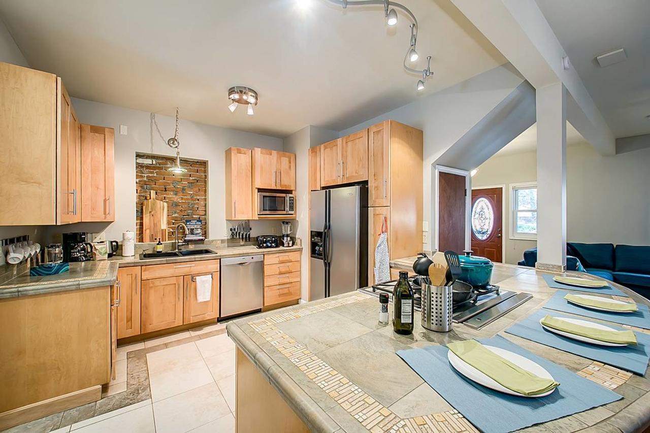 Holiday home Hyde Park Family Retreat ~ Dog/kid Friendly!