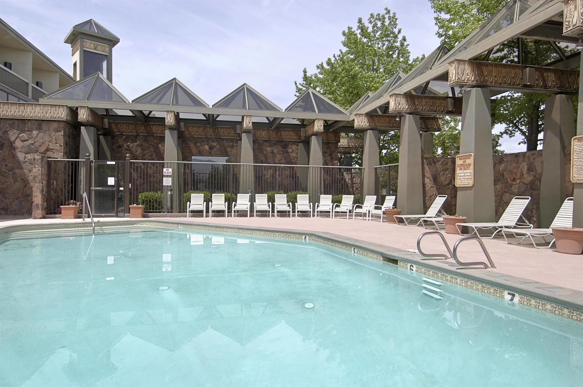 Red Lion Downtowner 3*