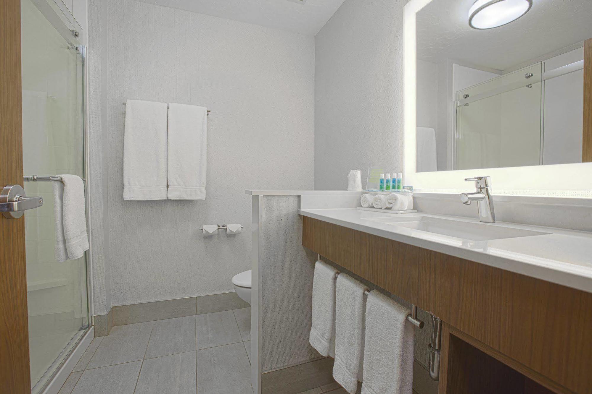 Express & Airport By Ihg Hotel 3*