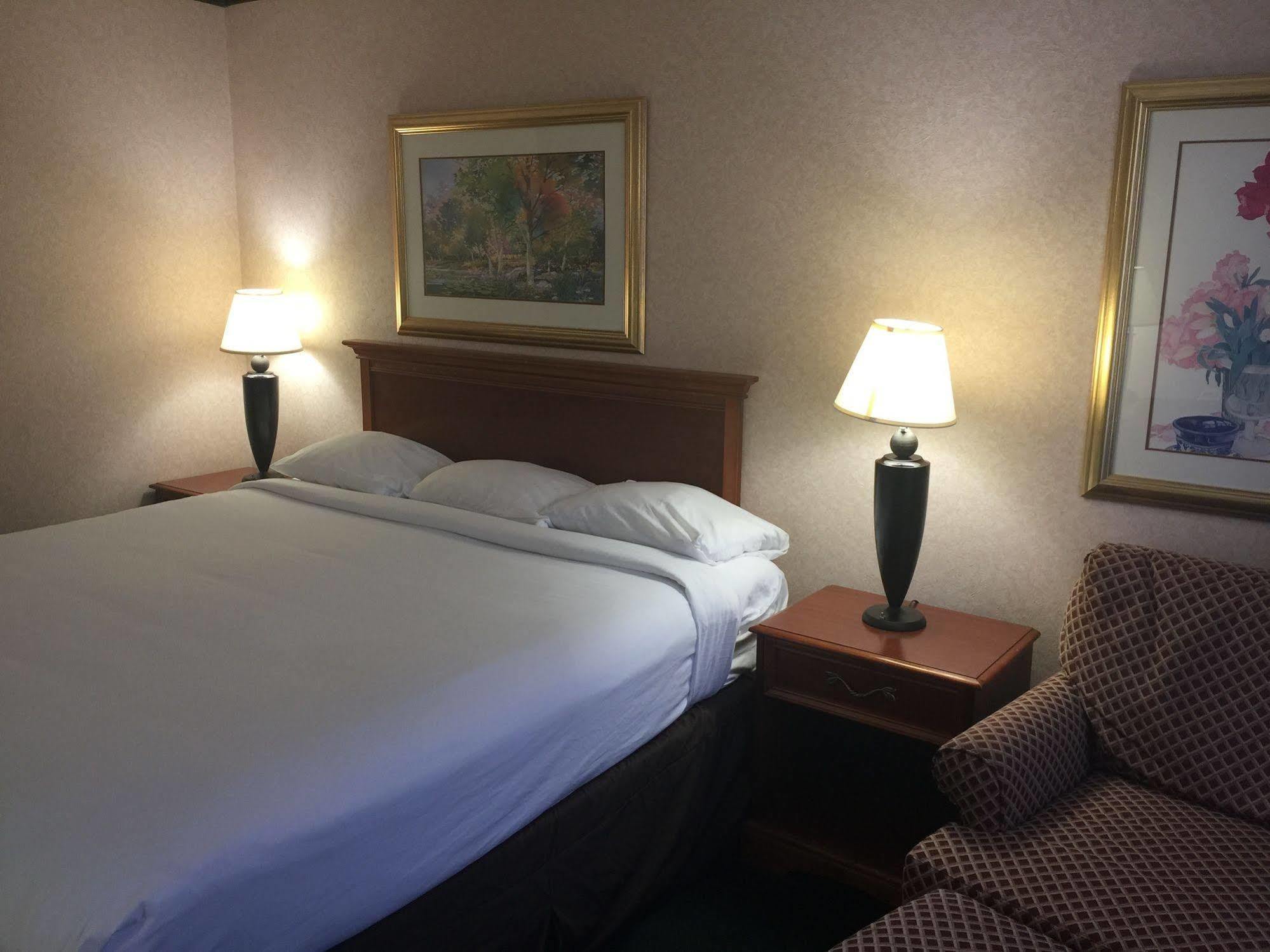 Econo Hotel