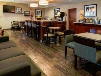 Hotel Hampton - Airport