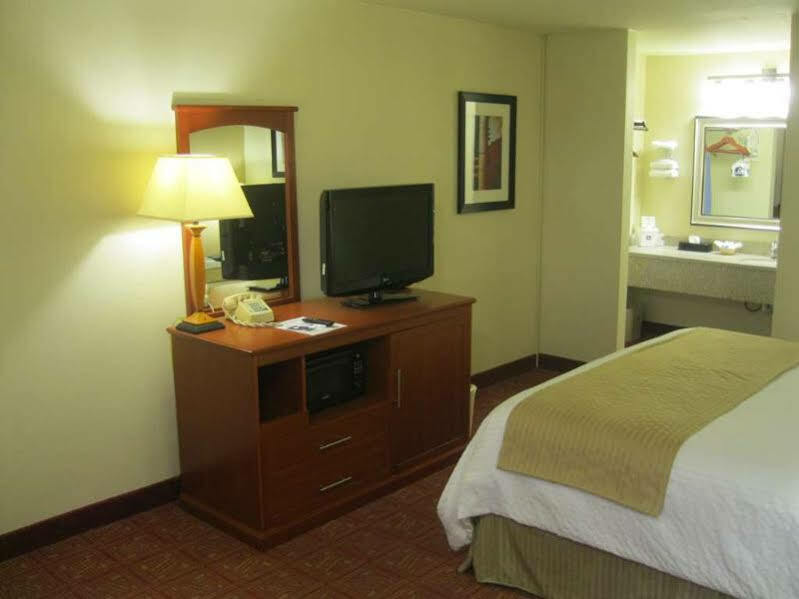 Airport Hotel 3*