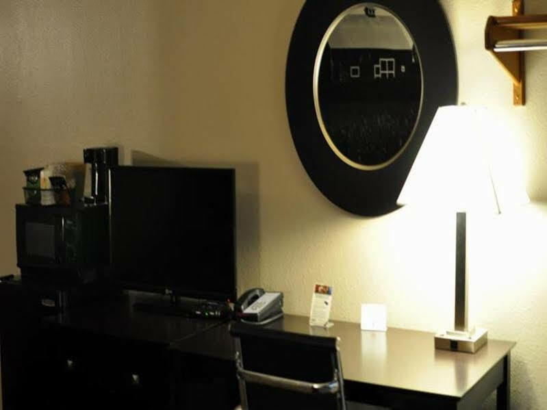Super 8 By Wyndham Hotel 2*