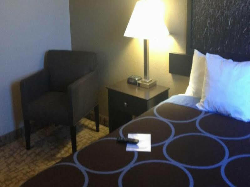 Super 8 By Wyndham Hotel