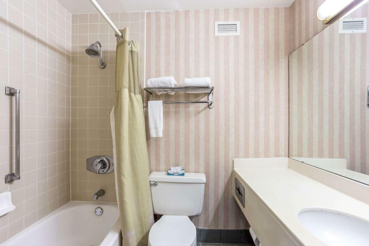 Econo Hotel