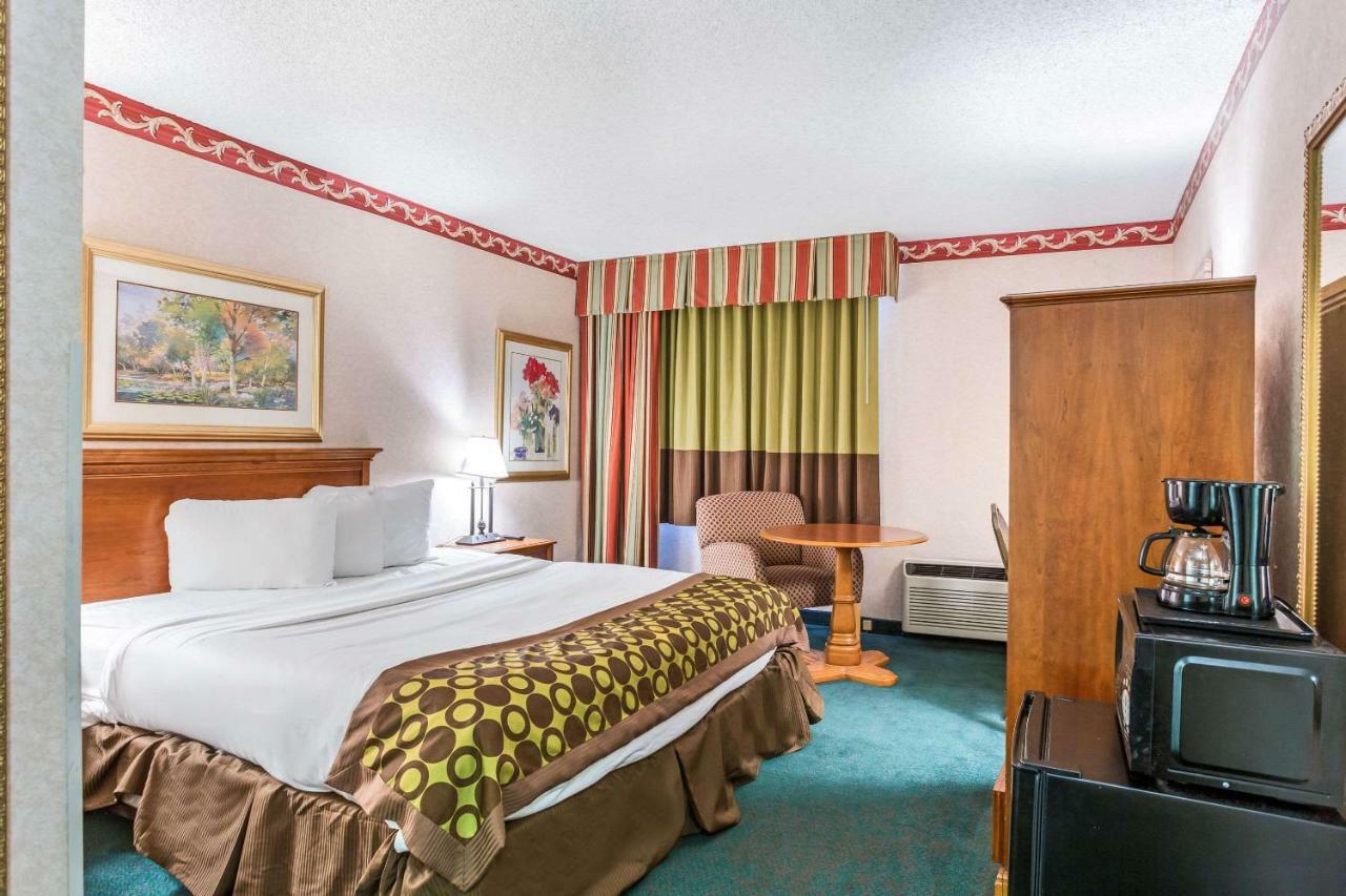 Econo Hotel *