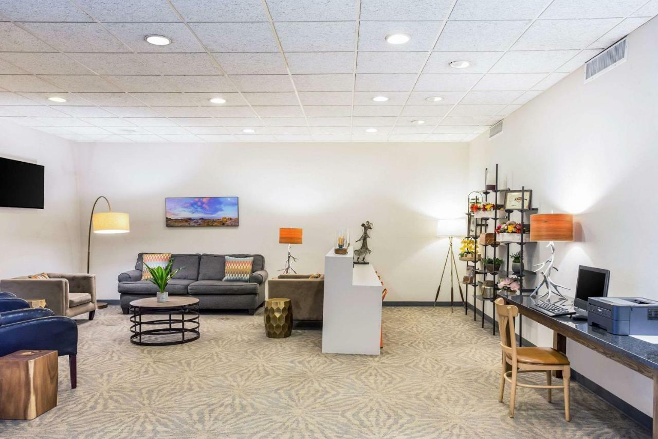 Econo Hotel