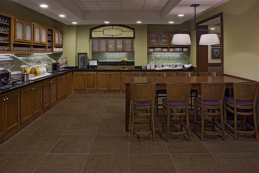 Hyatt Place Boise/towne Square 3*