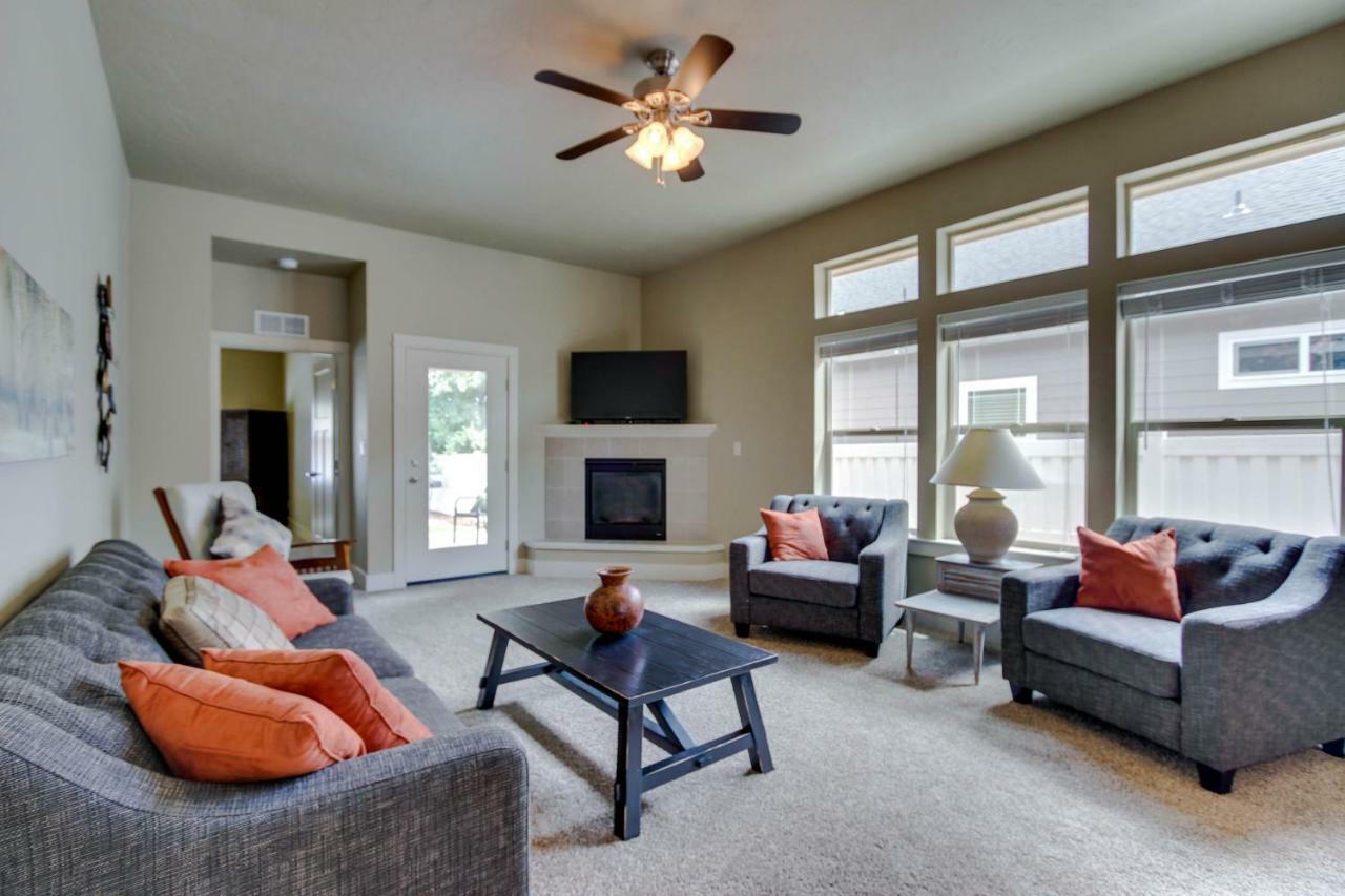 Holiday home Sunglow Townhouse